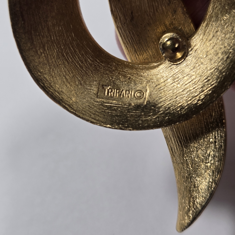 CROWN TRIFARI Vintage Gold-Tone Leaf Loop Brooch - Picture 5 of 7